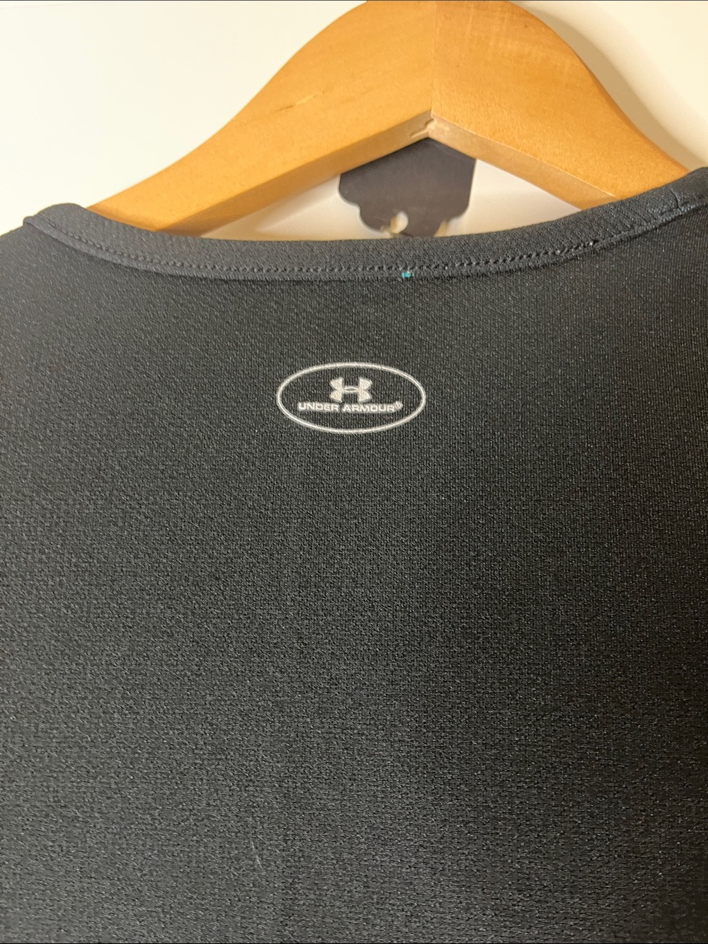 Under Armour Women’s Long Sleeve reversible top - Black with Teal - Picture 4 of 7